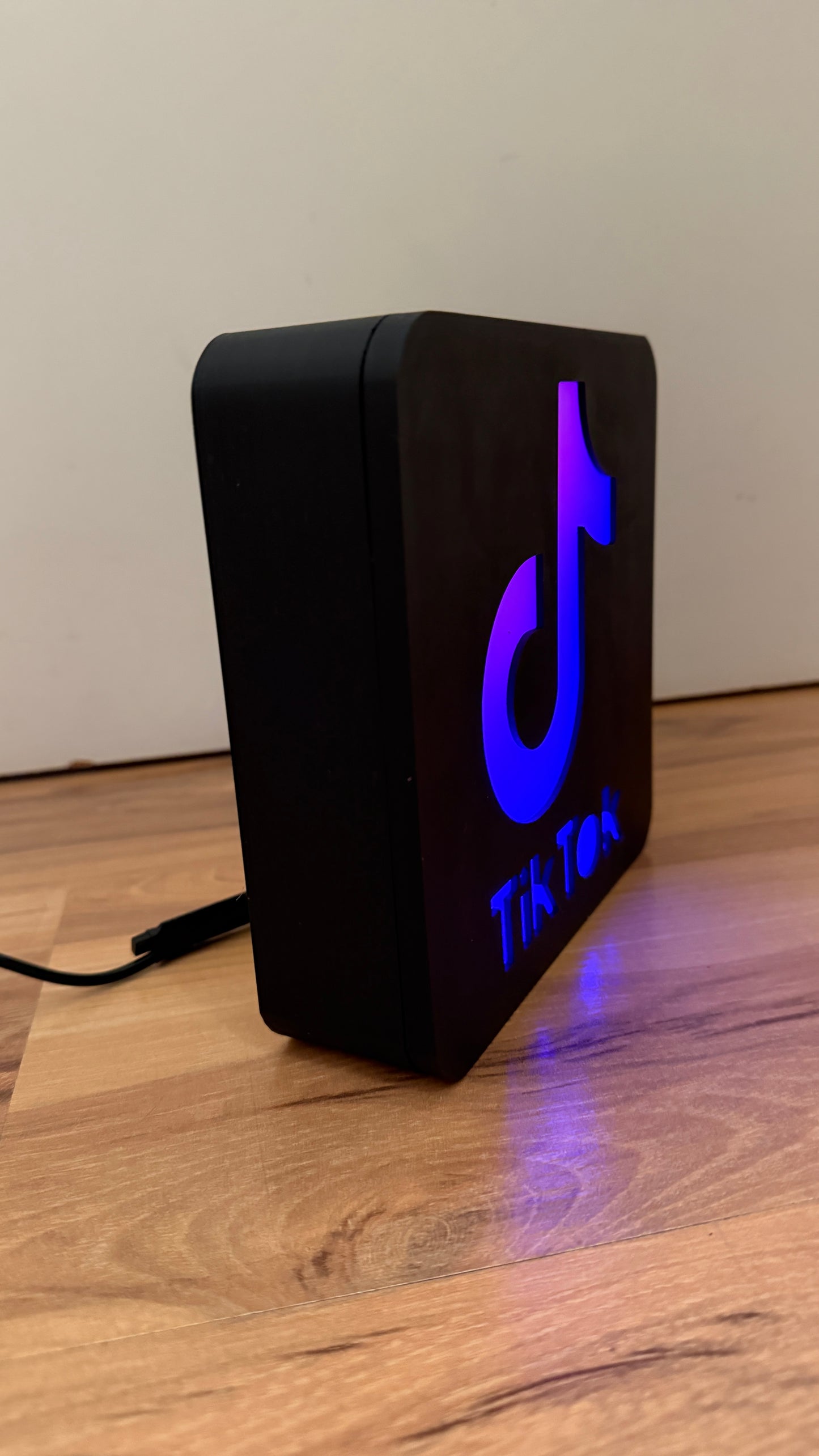 TikTok Lampe mit RGB-Licht
