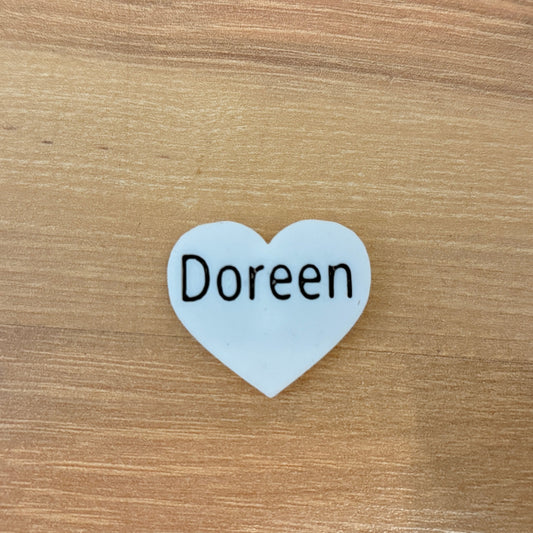 Herzförmiges Namensschild
