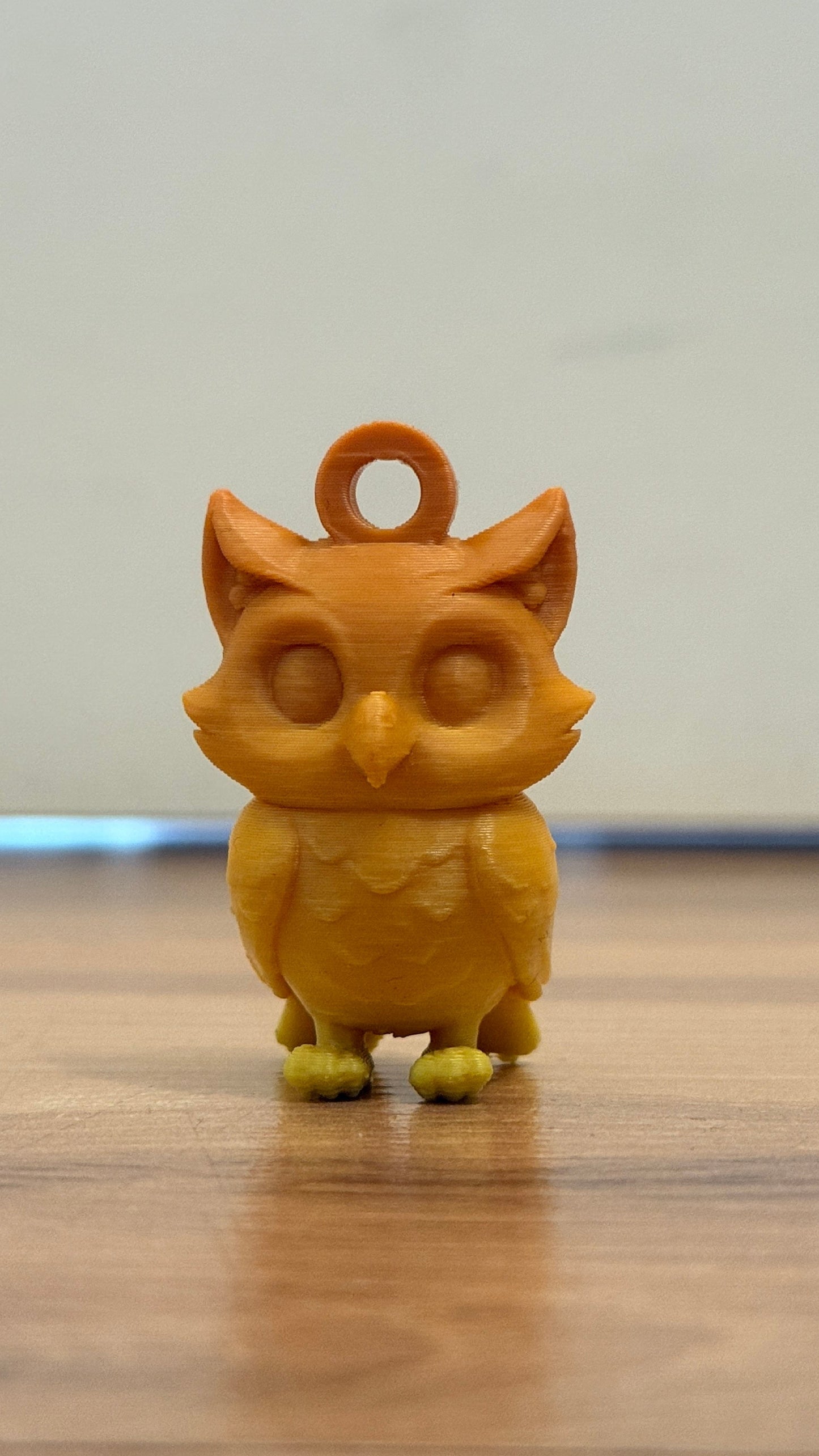 Bunter Tier-Schlüsselanhänger mit Regenbogenverlauf