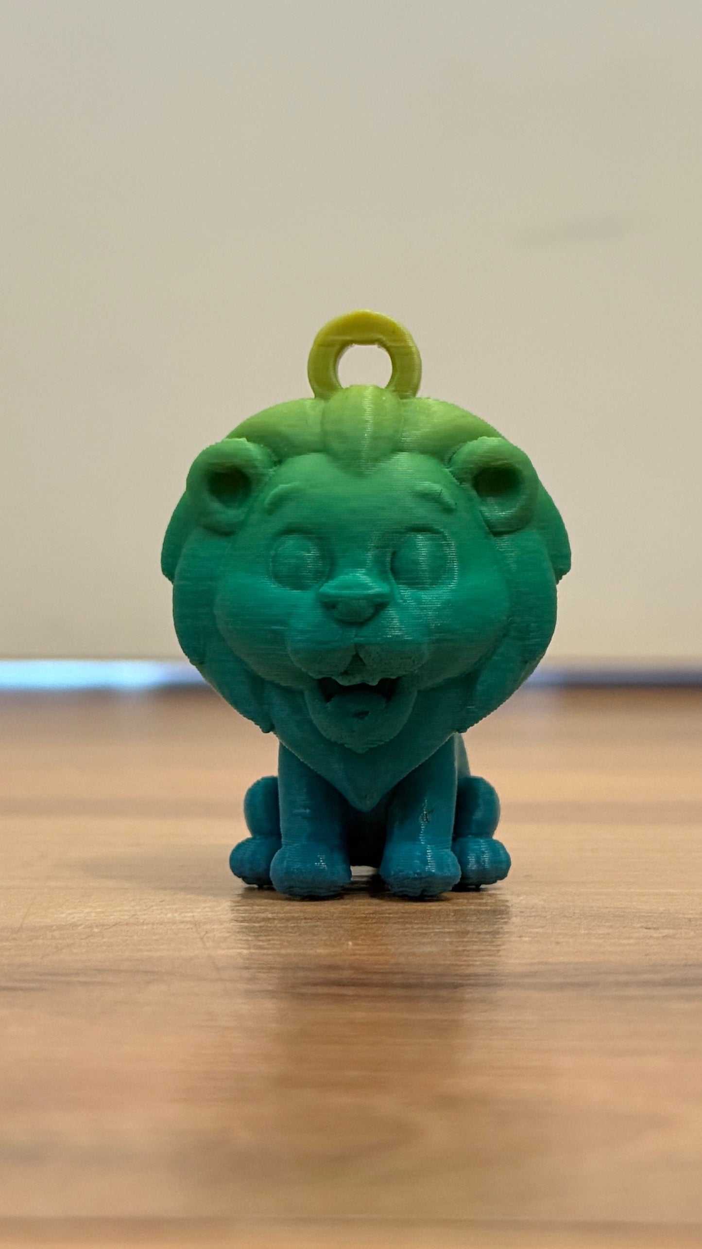 Bunter Tier-Schlüsselanhänger mit Regenbogenverlauf