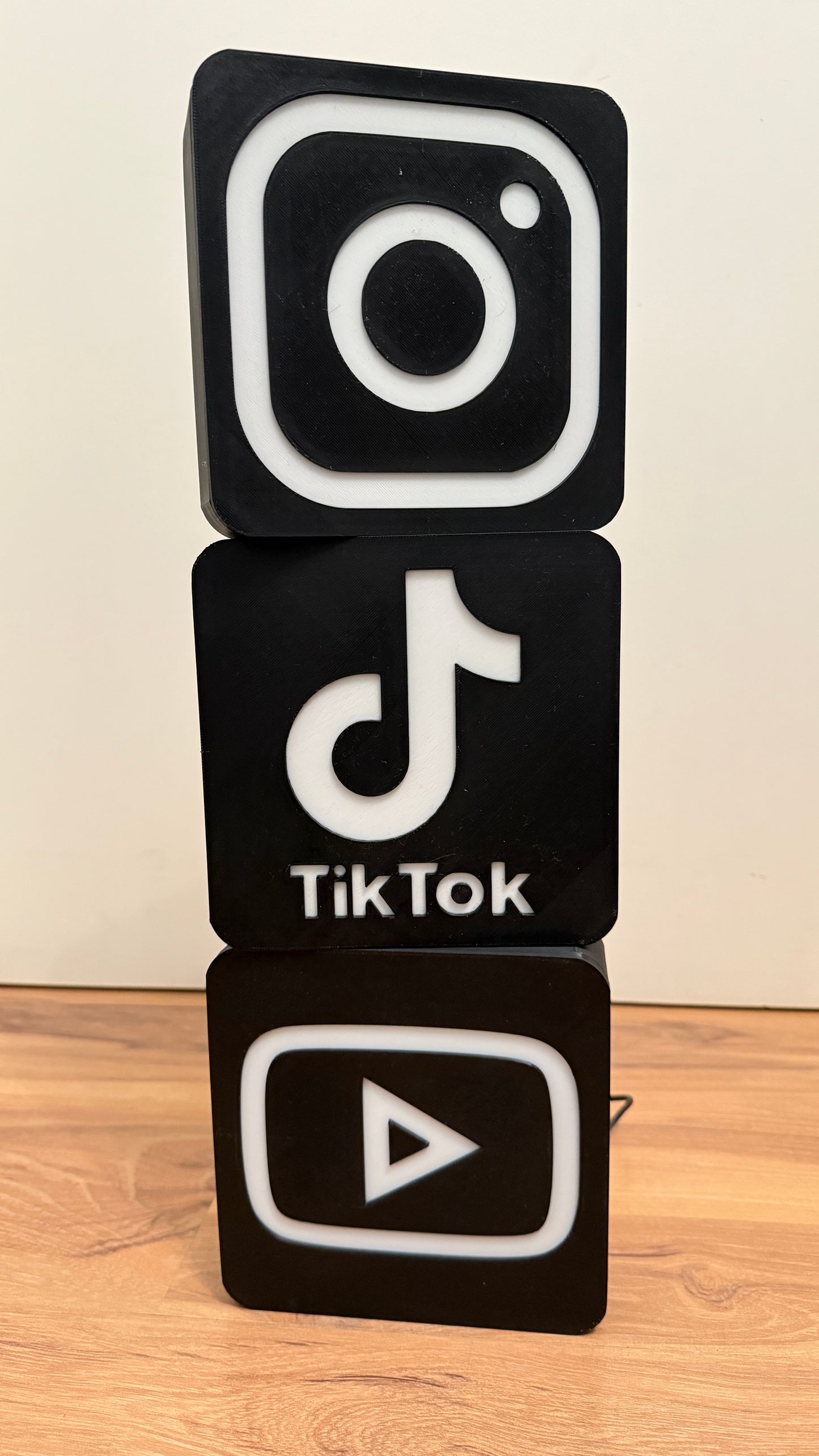 Social Media Lampe mit RGB-Licht