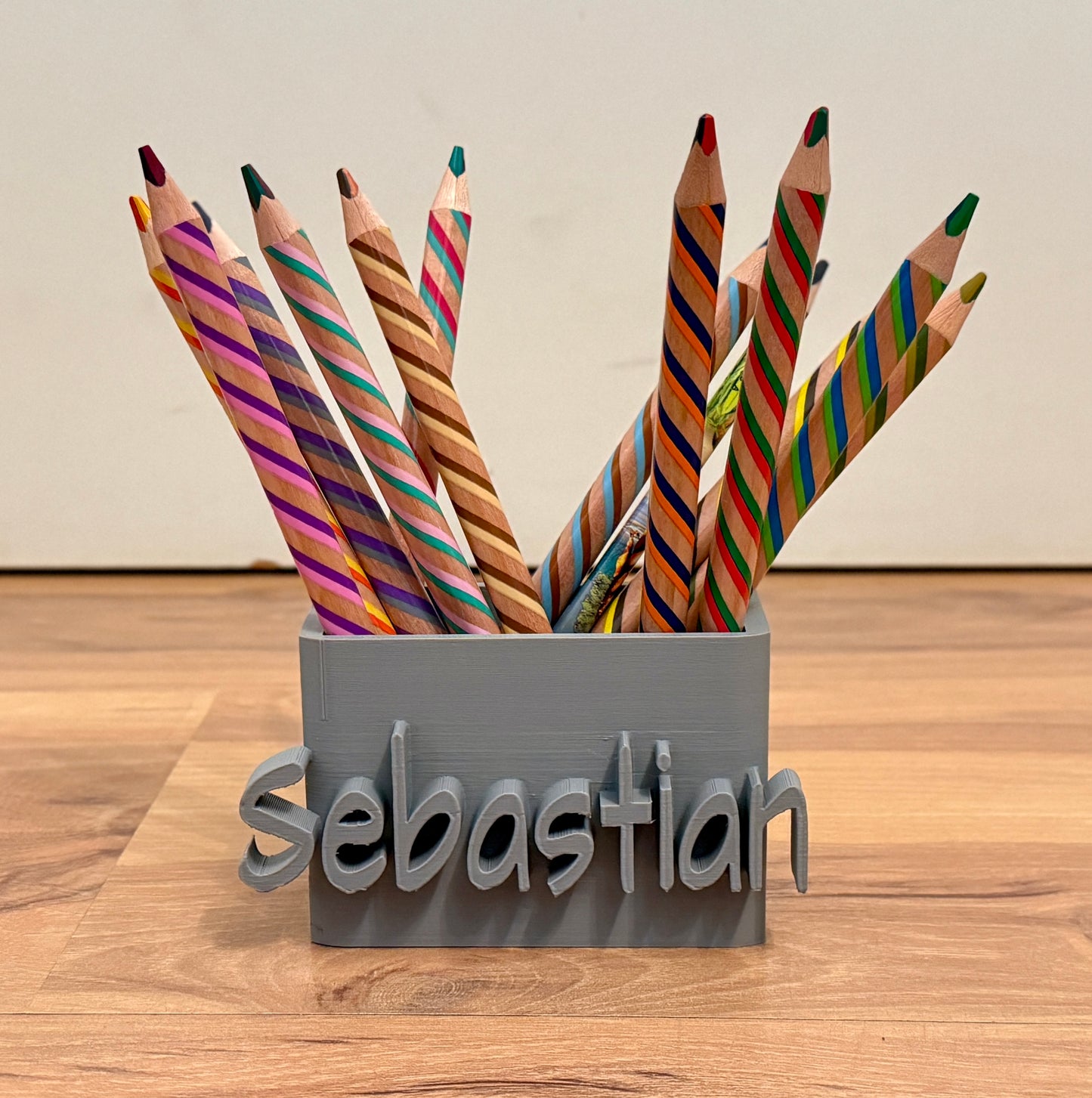 Moderner Stiftehalter aus dem 3D-Drucker – minimalistisches Design