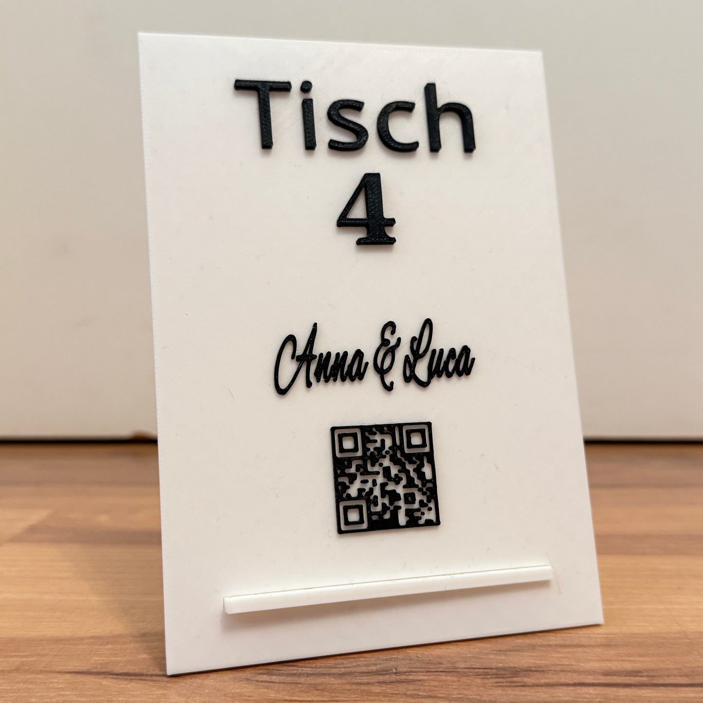Eleganter Tischaufsteller mit Tischnummer & QR-Code