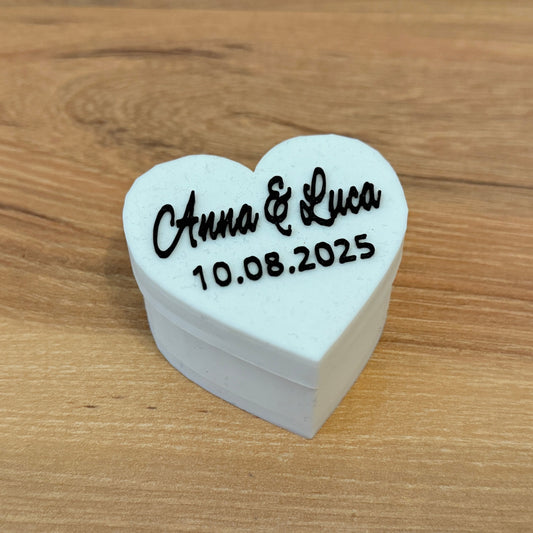 Ringbox in Herzform mit personalisierten Daten