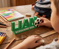 Schulkind 2026 Schild mit Name personalisiert | Einschulung Geschenk Junge Mädchen | Fußball Deko Schulanfang | 3D Druck Namensschild