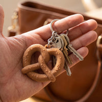 Brezel Anhänger 3D Druck Schlüsselanhänger Oktoberfest Geschenk Brezn Wiesn Deko – Bild 1